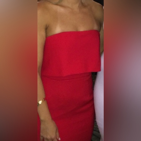 Red gown - Picture 3 of 8